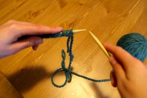 hold the needles like this